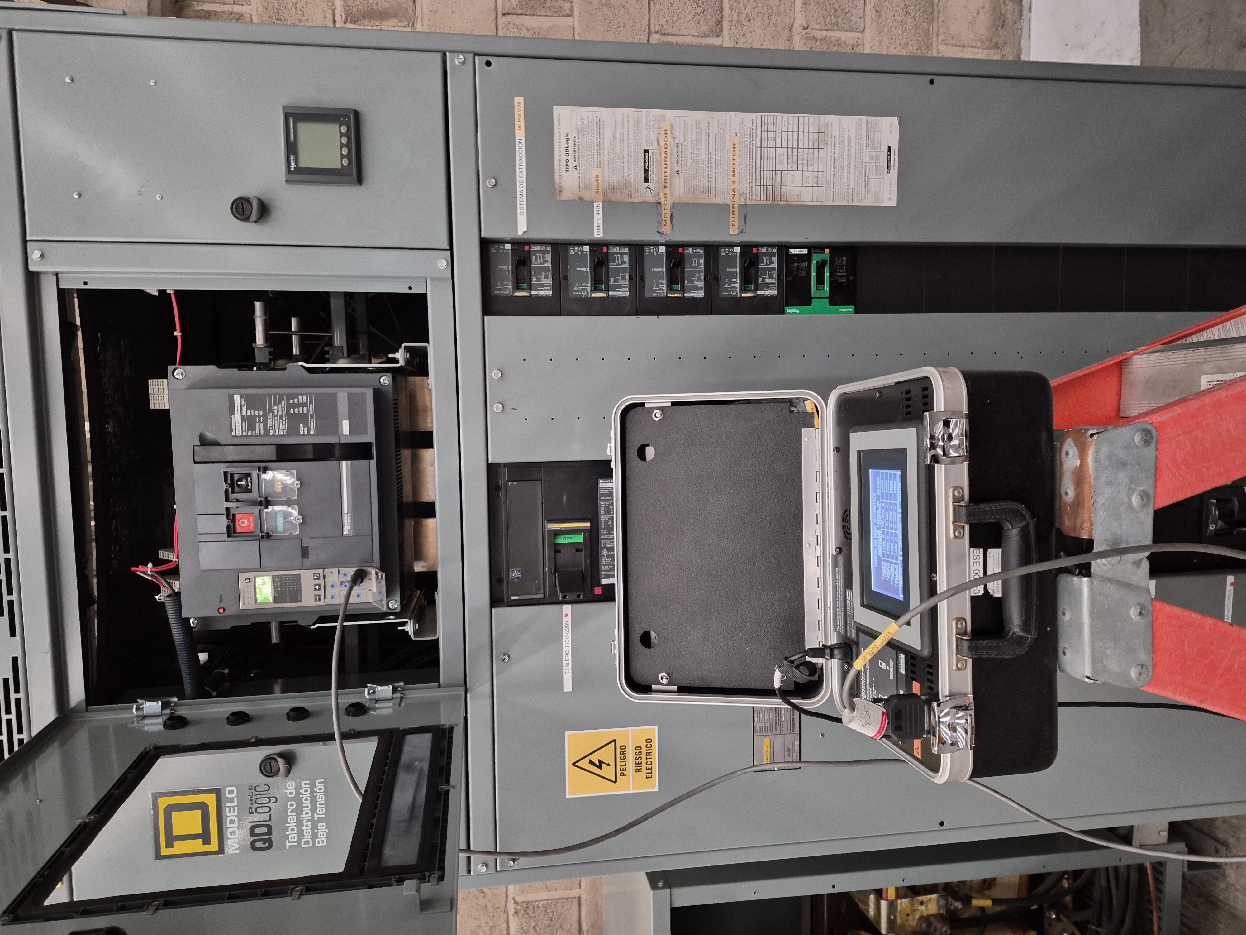 Pruebas eléctricas Masterpact NW con test kit en baja tensión