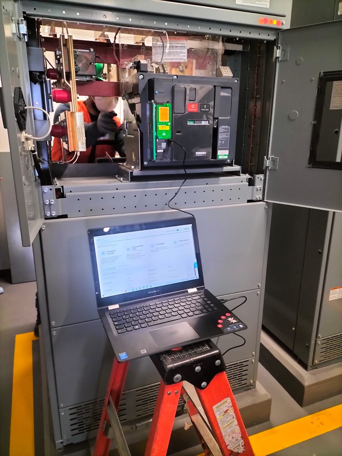 Pruebas eléctricas a interruptor Masterpact MTZ con Test Kit en baja tensión