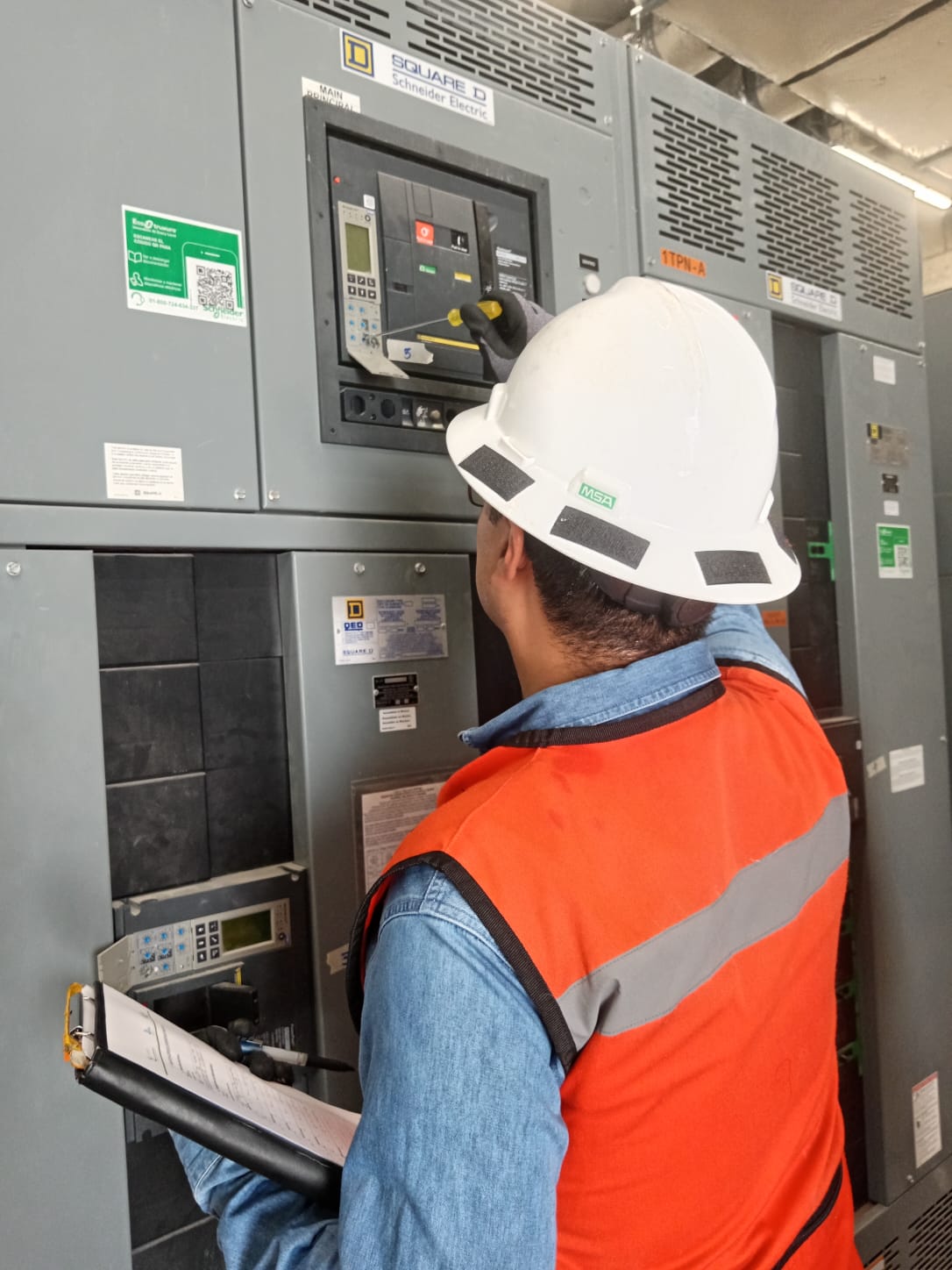 Ajuste de protecciones a interruptor electromagnético en baja tensión