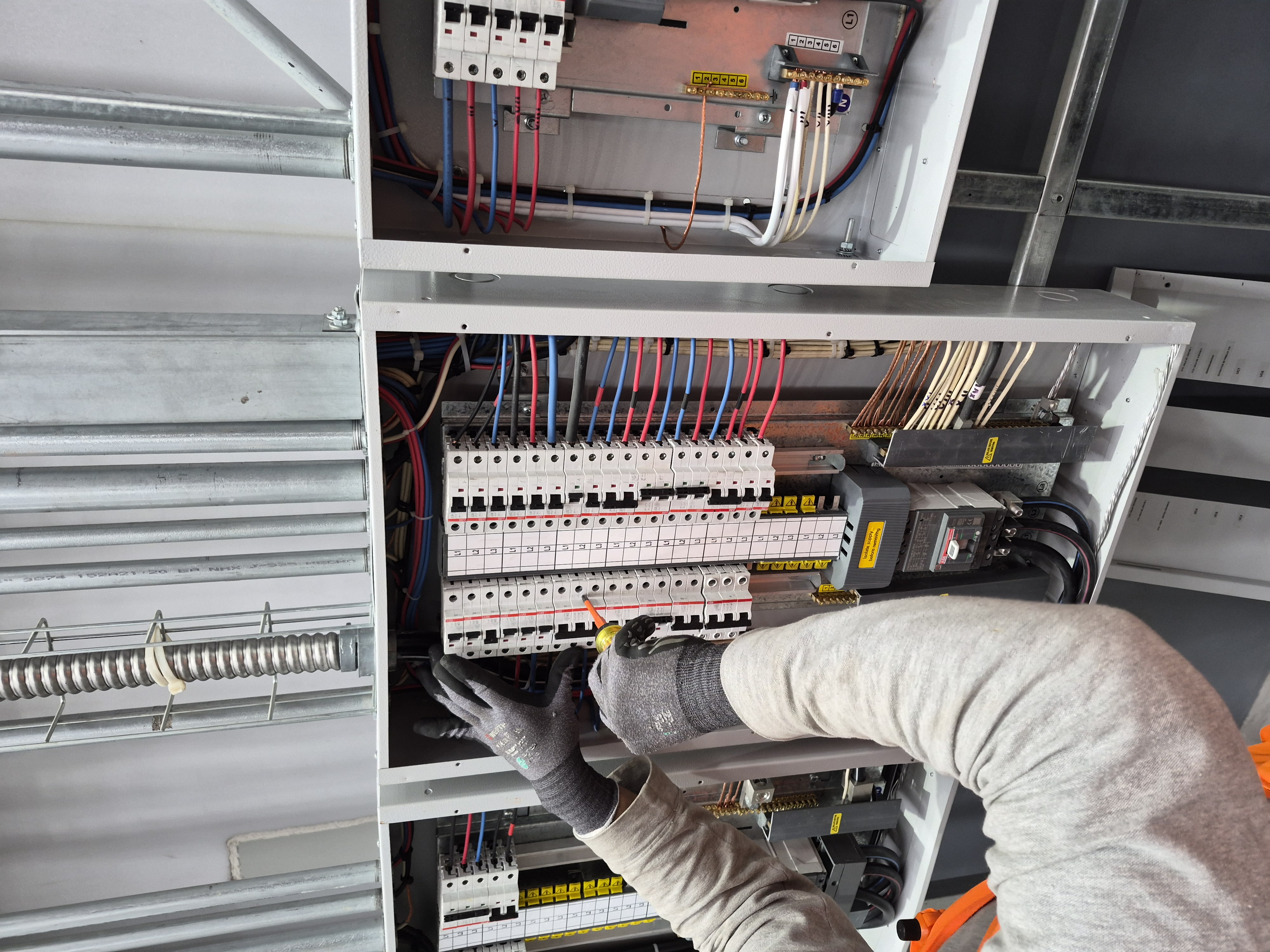 Mantenimiento preventivo a tableros en baja tensión