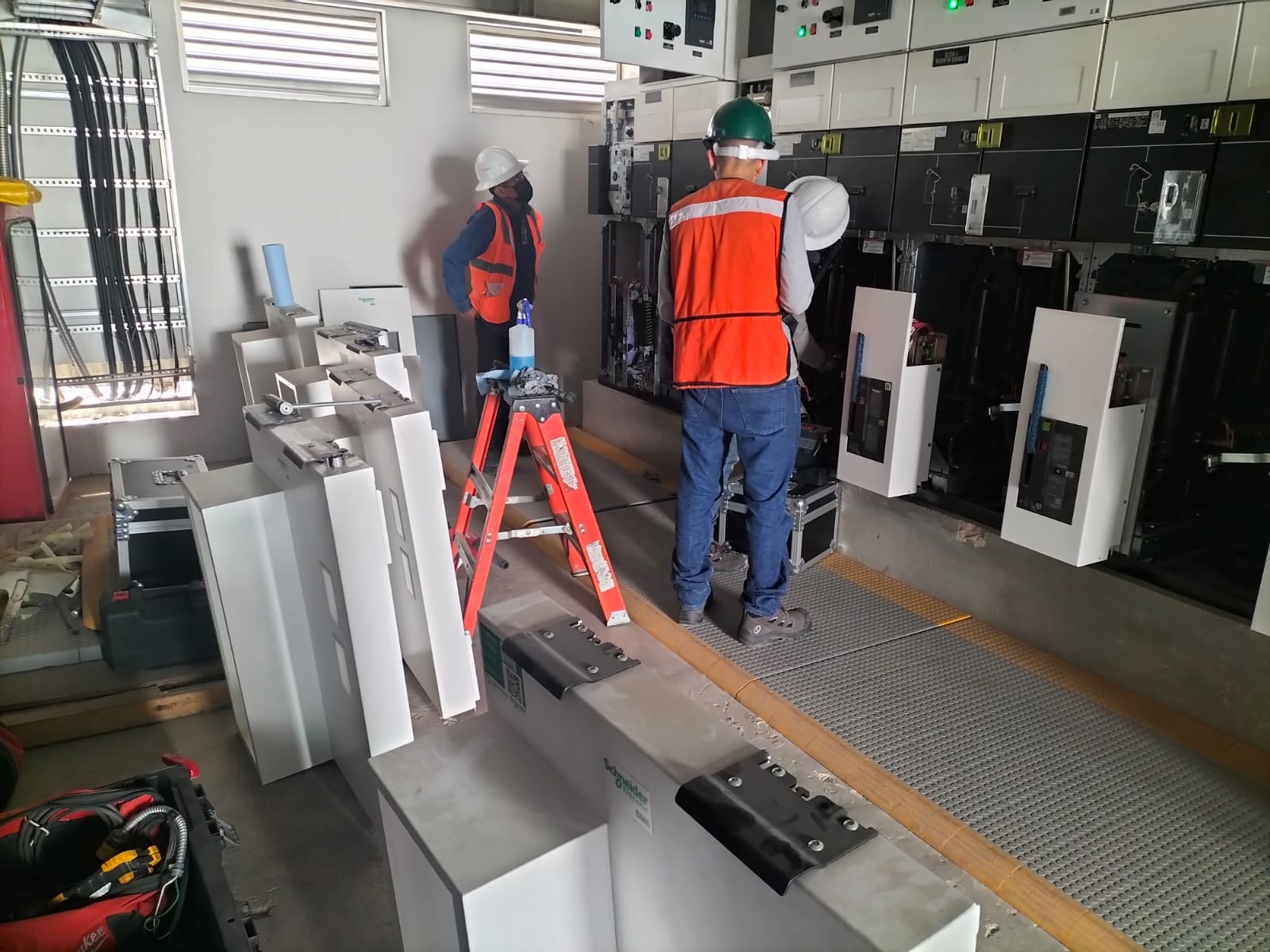 Mantenimiento preventivo a subestación compacta SM6 en media tensión