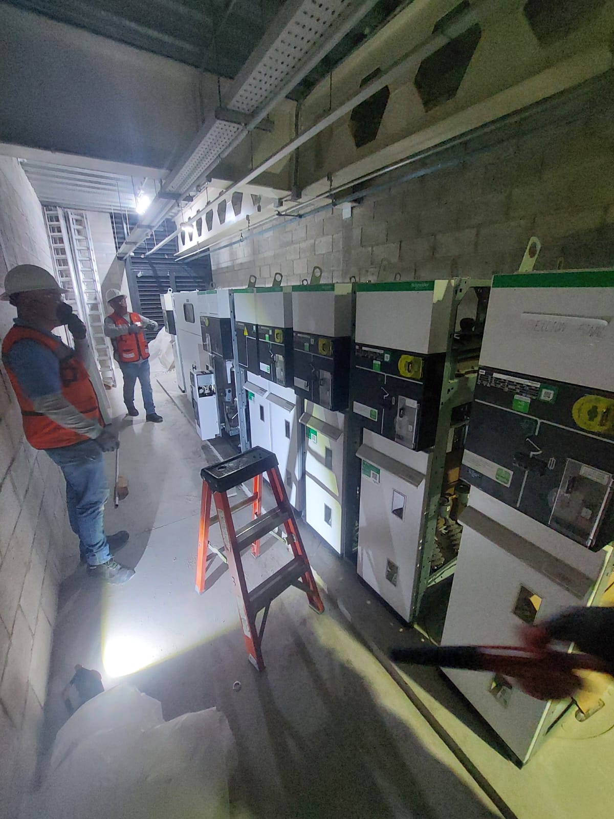 Armado de Subestación compacta SM6 para maniobra y distribución en media tensión