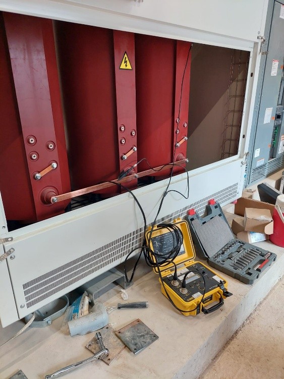 Pruebas eléctricas de relación de transformación a transformador seco en media tensión